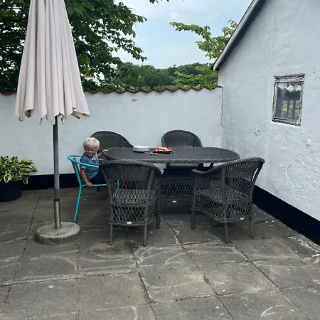 Semesterbostad Roligt Landhus