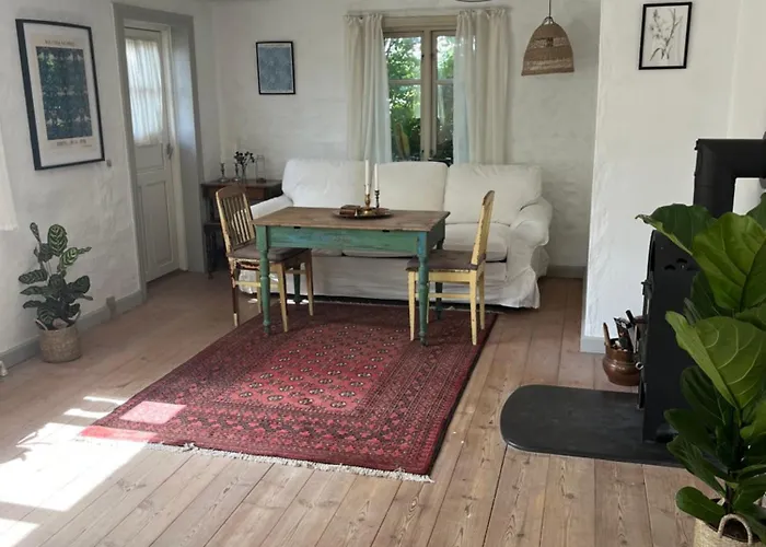 Roligt Landhus * Vrå